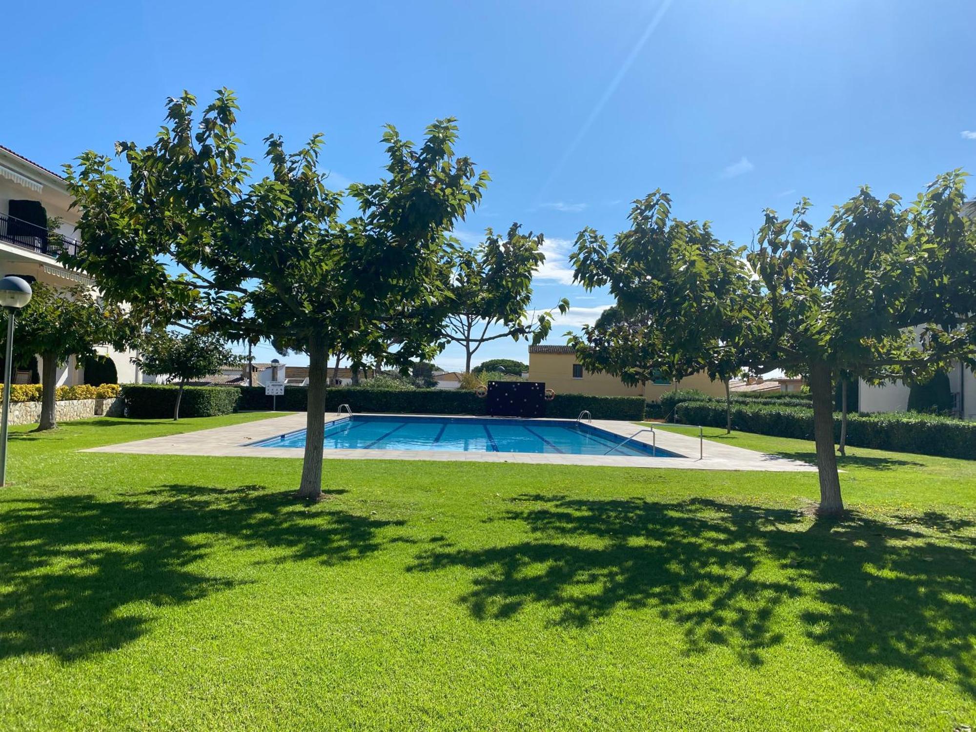 Apartament Amb Piscina I Aparcament - Baixos Amb Jardinet 卡莱利亚德帕拉弗鲁赫尔 外观 照片